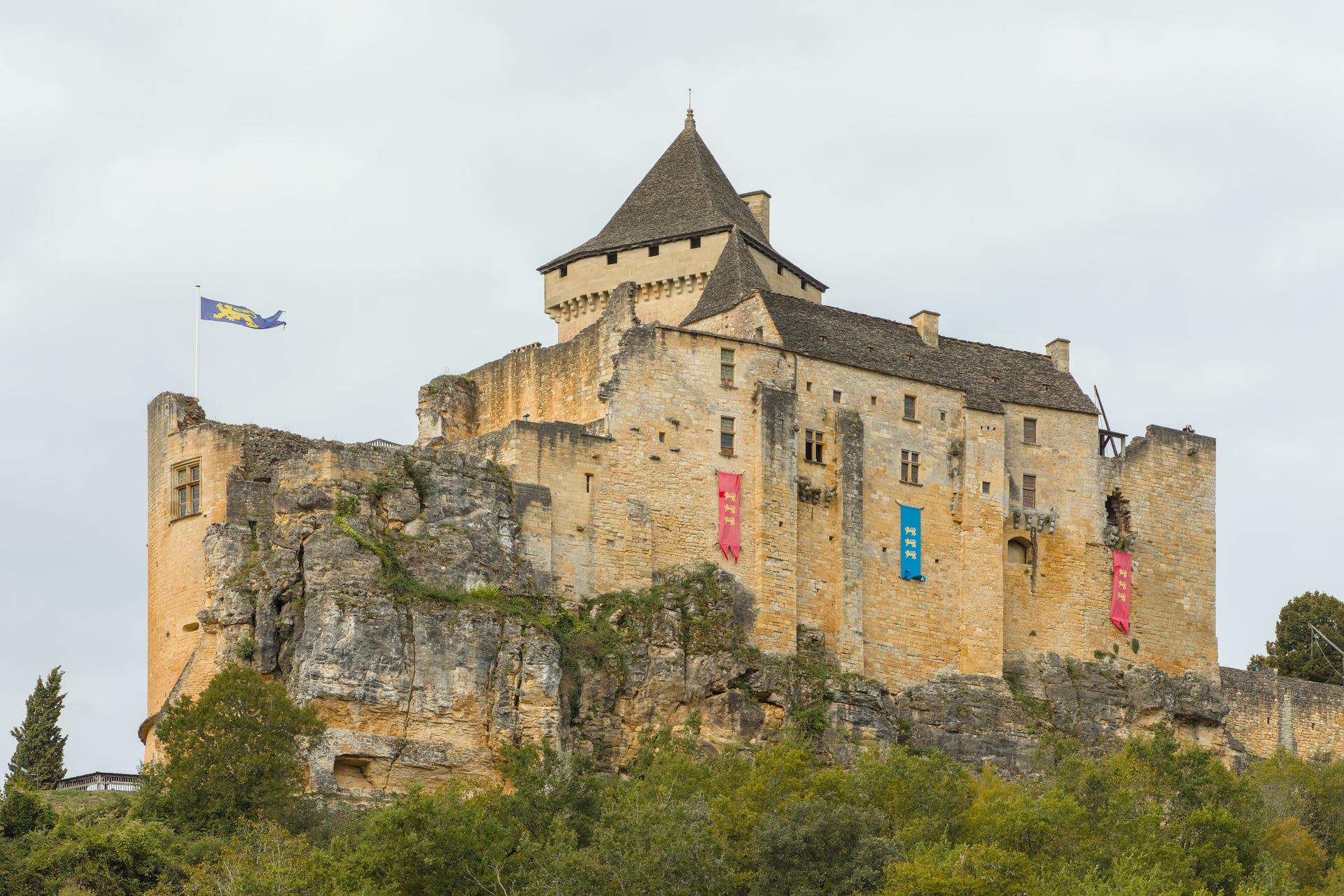 Le château de Castelnaud dominant la vallée de la Dordogne