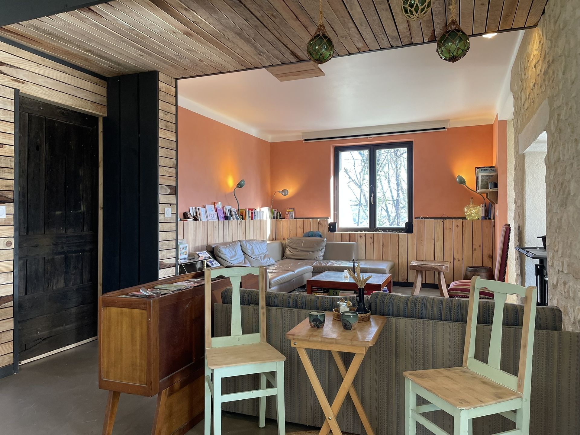 Le salon et les espaces de vie de la maison